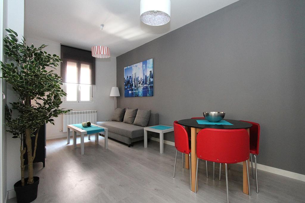 Apartamentos Dali Madrid Rum bild