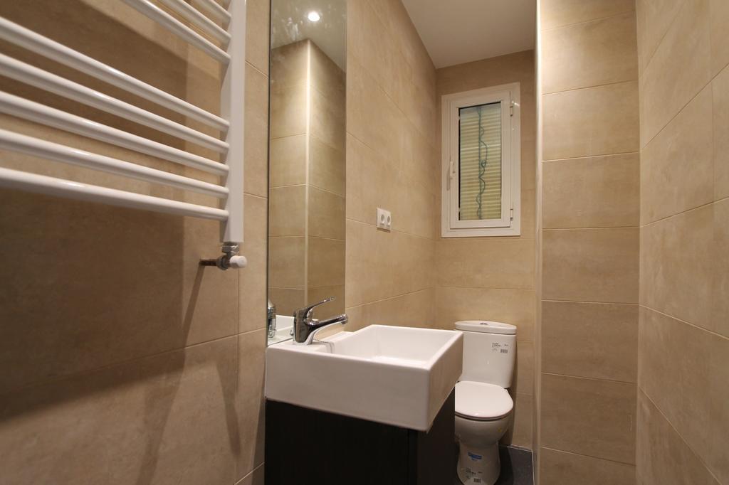 Apartamentos Dali Madrid Rum bild