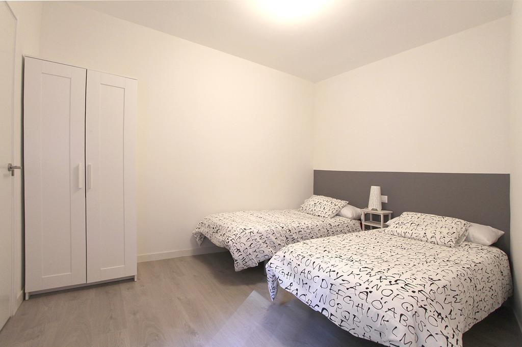 Apartamentos Dali Madrid Rum bild