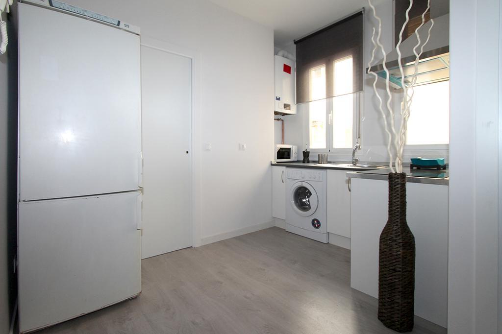 Apartamentos Dali Madrid Rum bild
